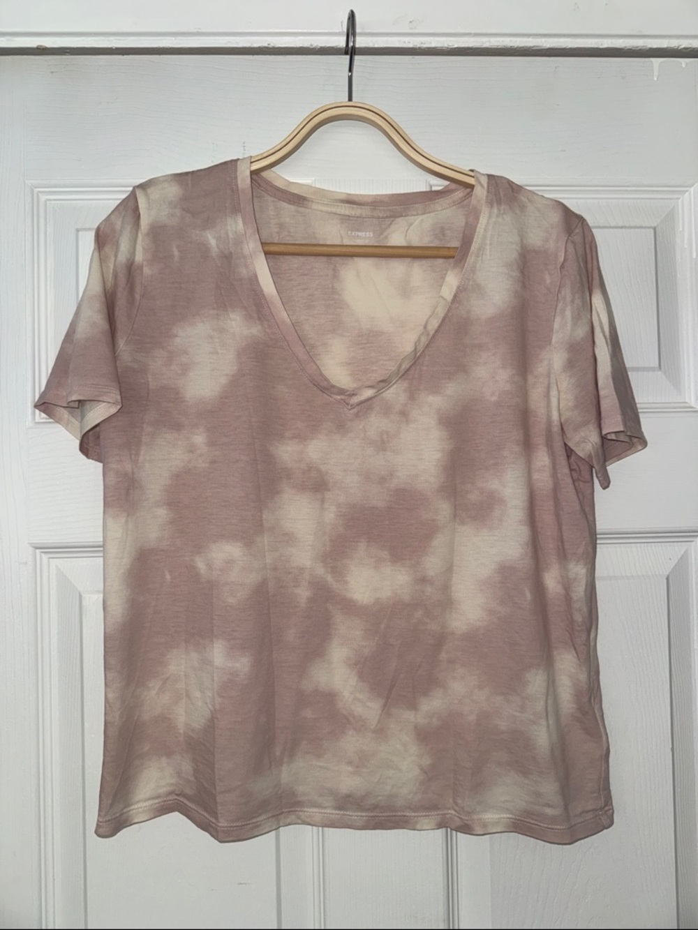 Express Dusty Rose and Cream Tie-Dye V-Neck Tee